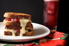 cranberry-brie-grilled-cheese