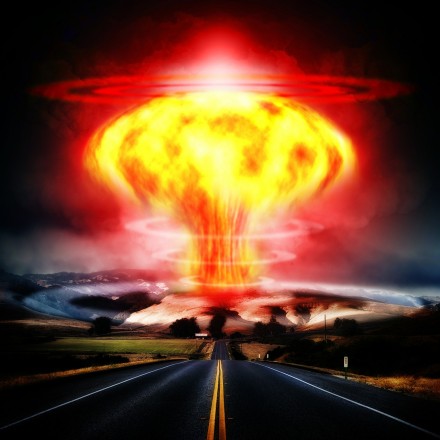 nuclear-explosion-356108_1280